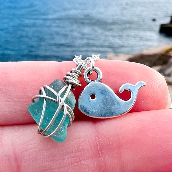 Light Ocean Blue Whale Necklace - Picture 2 of 7